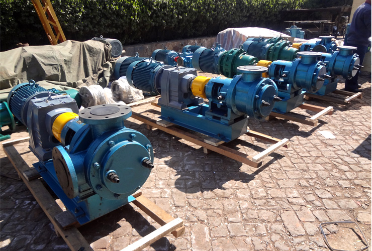 保溫?zé)崛勰z泵