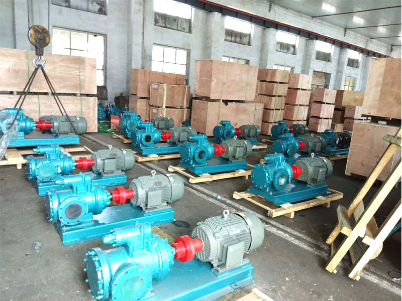 油庫(kù)庫(kù)區(qū)倒灌泵和管線掃倉(cāng)泵選用雙螺桿泵抽速快